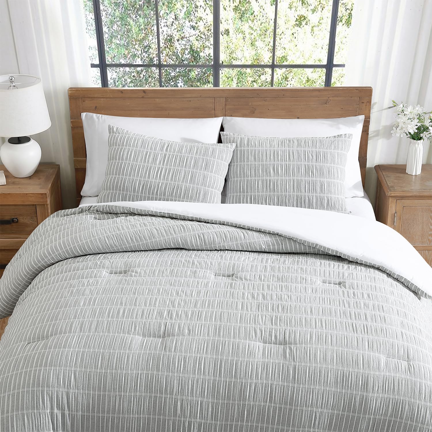 Lightweight Bedding with Matching Pillow Shams